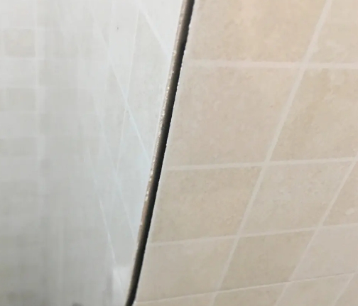 河池瓷砖空鼓维修公司分享阳台瓷砖脱落的修复过程可以分为以下几个步骤
